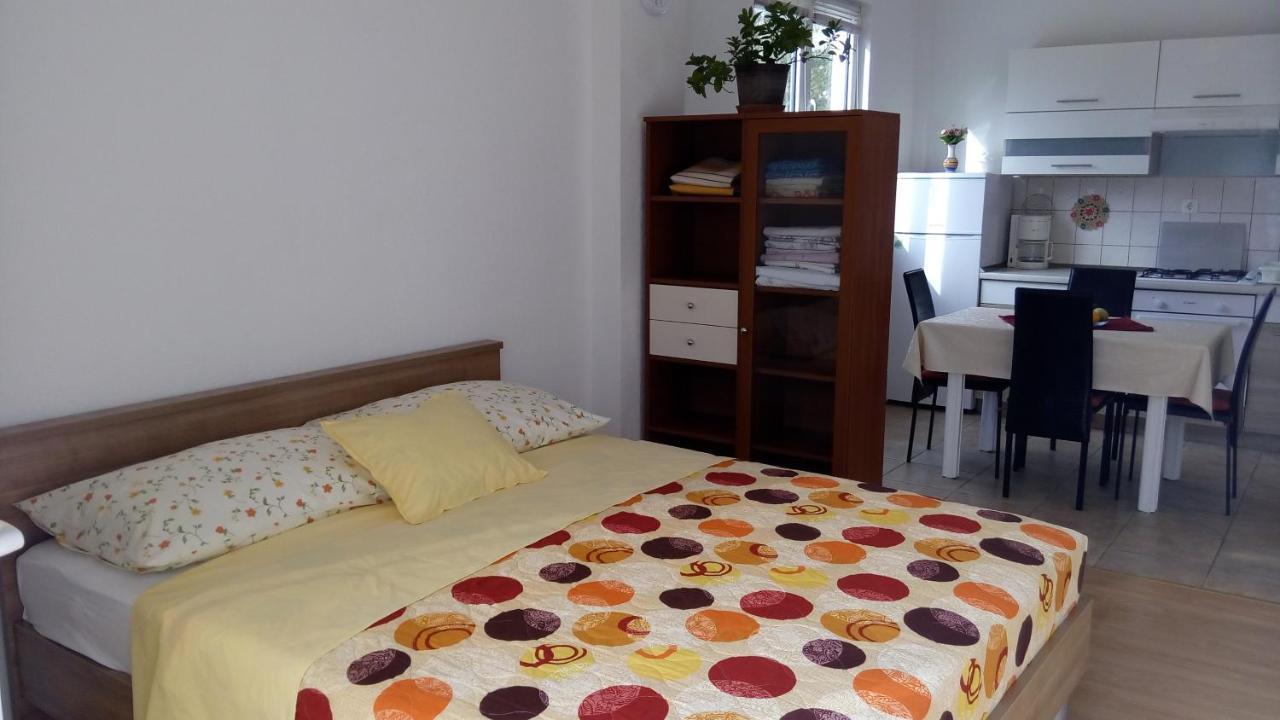 Apartments Tinka Гребащиця Екстер'єр фото
