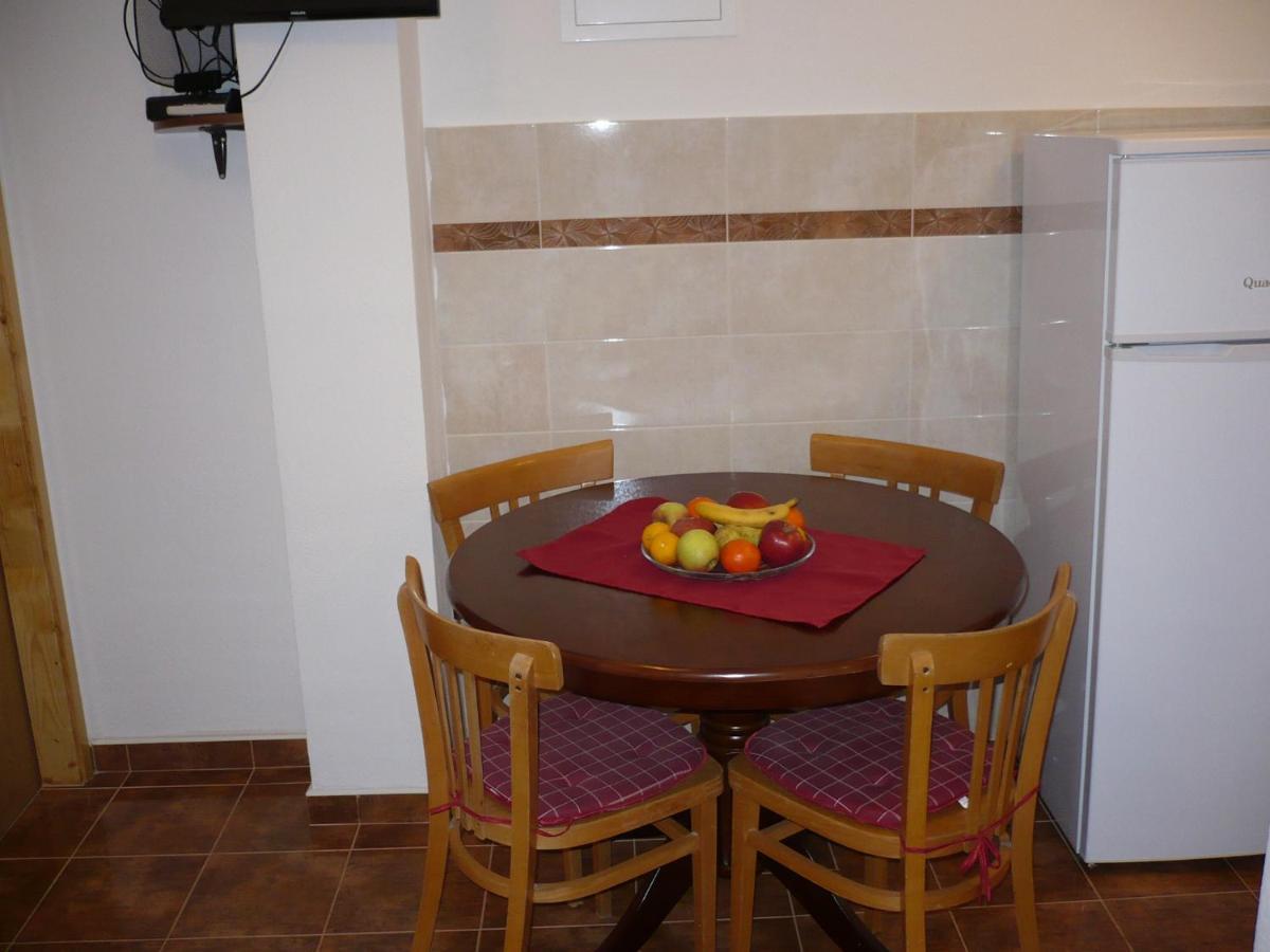 Apartments Tinka Гребащиця Екстер'єр фото